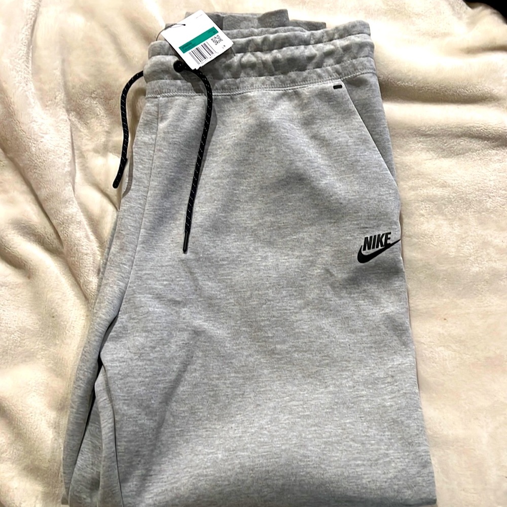 Nike tech fleece women’s pants